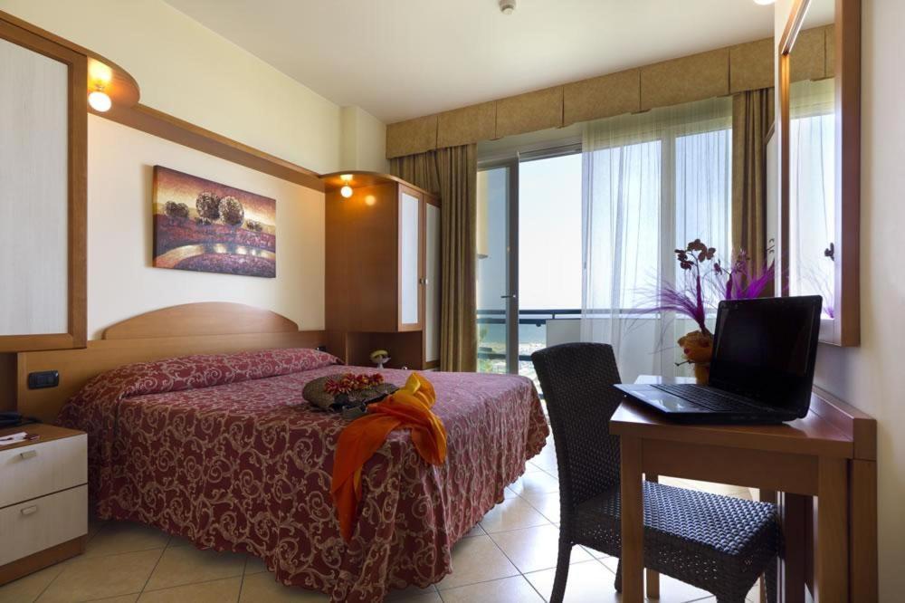 רימיני Hotel Palm Beach B&B Sea View מראה חיצוני תמונה