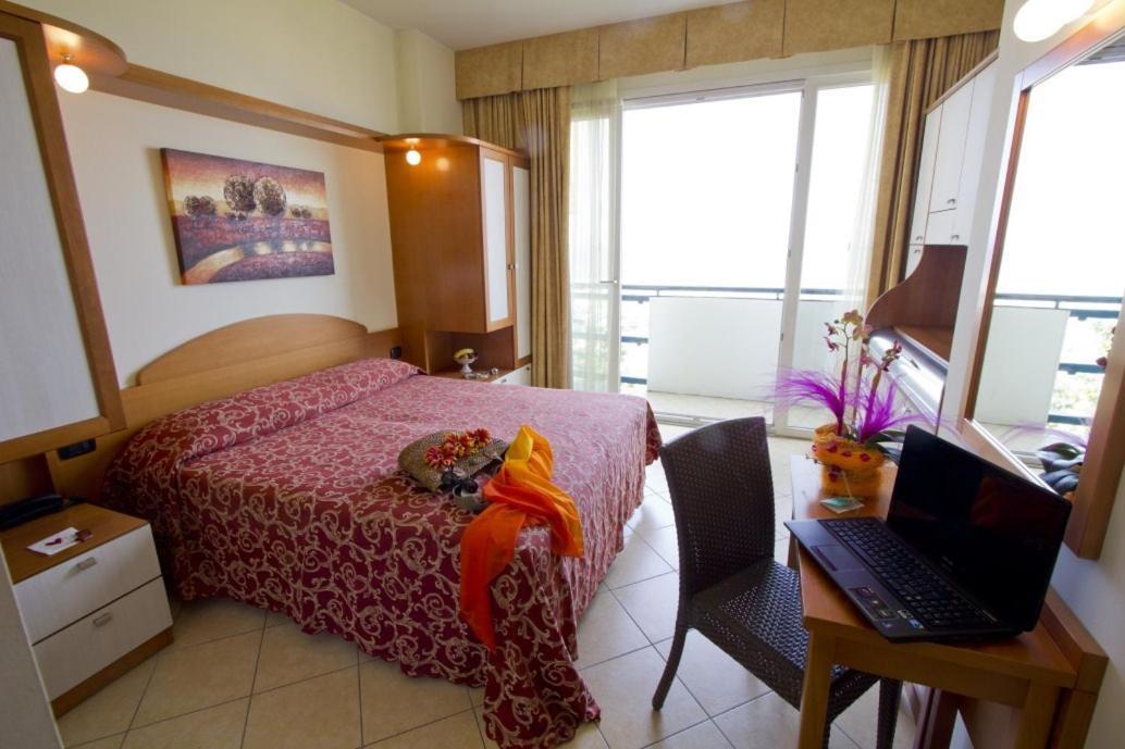 רימיני Hotel Palm Beach B&B Sea View מראה חיצוני תמונה