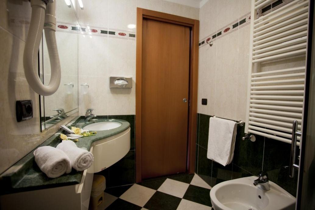 רימיני Hotel Palm Beach B&B Sea View מראה חיצוני תמונה